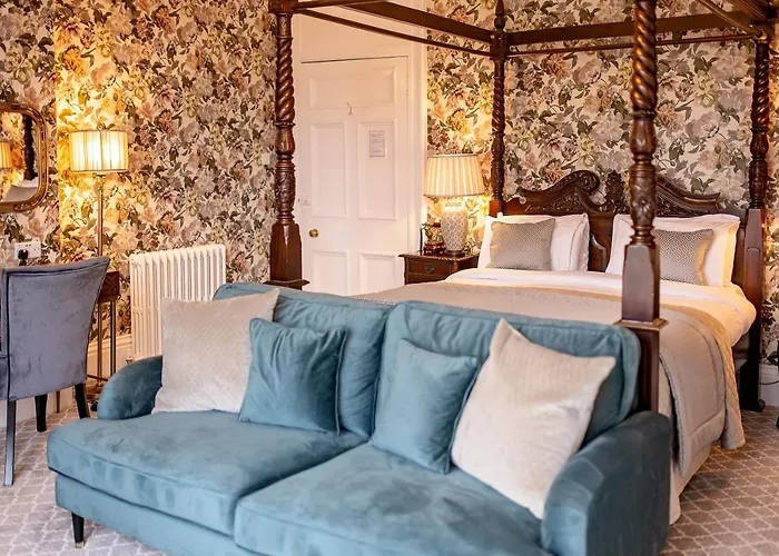 Glenesk Hotel