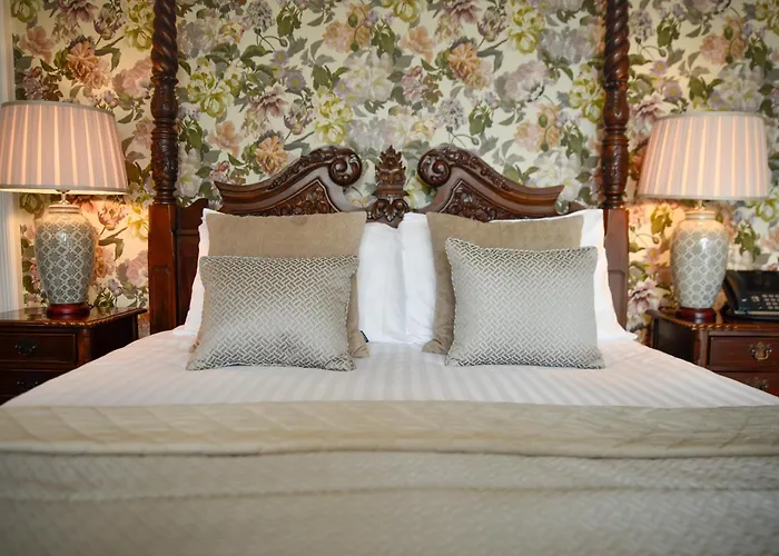 Glenesk Hotel
